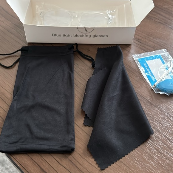 NEW - blue light blocking glasses for kids - Picture 4 of 4